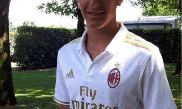 Grifone, bomber Coccia con la maglia del Milan ©Facebook/GrifoneMonteverde