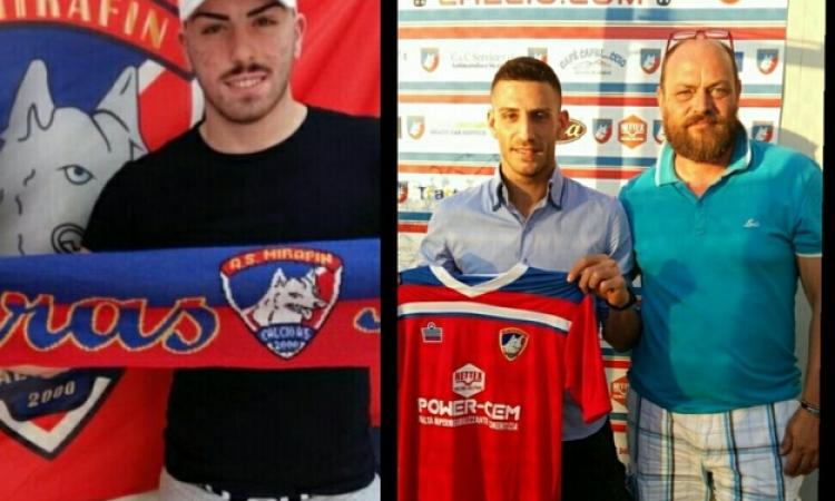 Andone posa con la nuova maglia