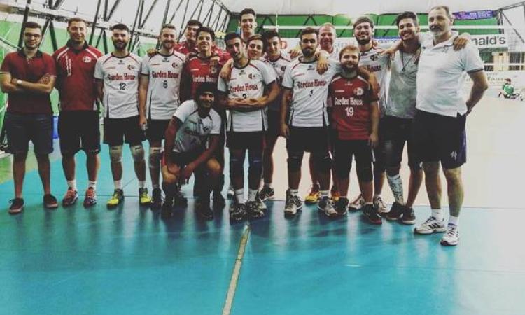 Foto di gruppo in casa Ladispoli