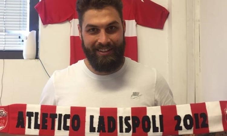 Tirabassi con la sciarpa biancorossa