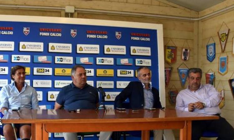 Pezone, al centro con la maglia blu. A sinistra Ranucci a destra Morrone
