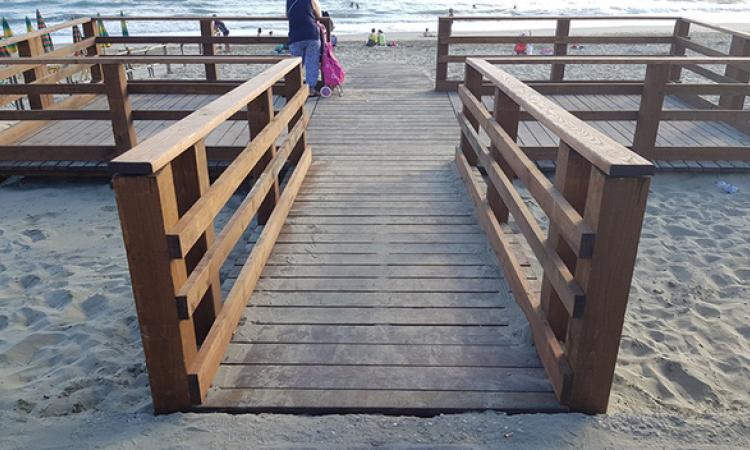 Pomezia - Nuove passerelle per l’accesso al mare a Torvaianica