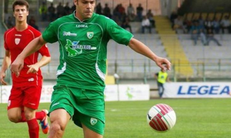 Alessandro Fabbro con la maglia dell&amp;apos;Avellino in B
