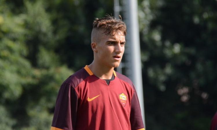 Mastromattei con la maglia della Roma ©Lori