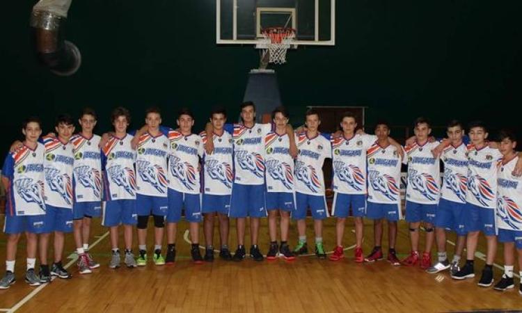 Foto di gruppo in casa Sezze