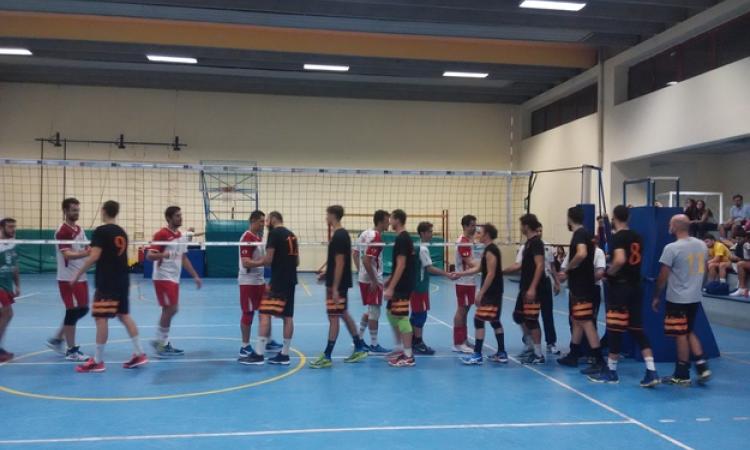Il saluto delle squadre
