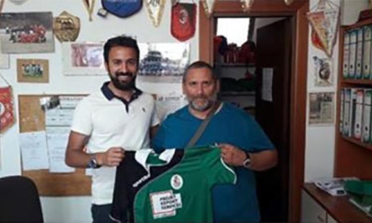 Mister Pierangeli, a sinistra