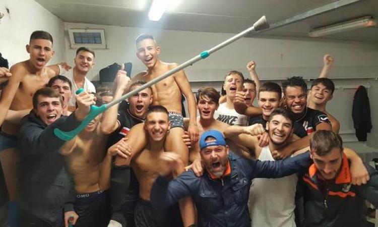 Loris De Carli con la sua squadra