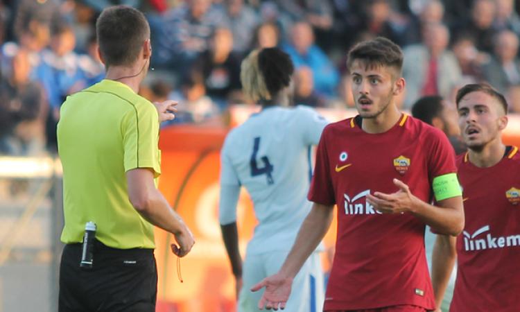 Ciavattini a colloquio con un arbitro (©De Cesaris)