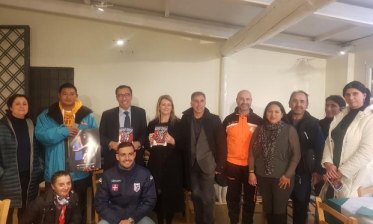 I relatori insieme ai genitori dei bambini già coinvolti nel progetto