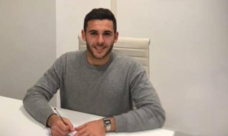 Vecchiotti al momento della firma