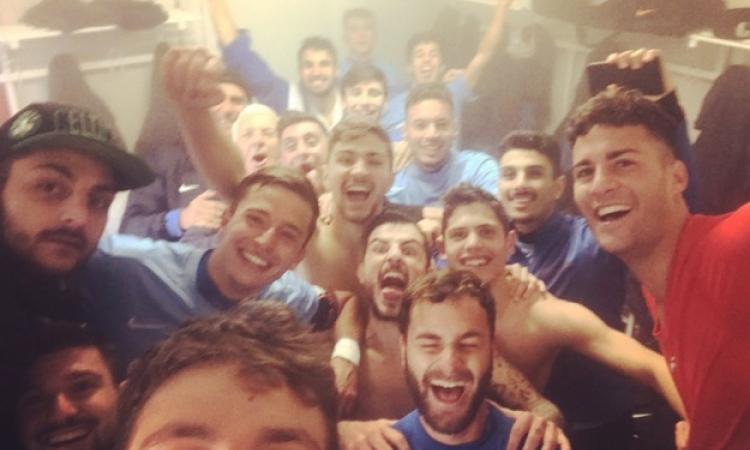I festeggiamenti nello spogliatoio del Palocco dopo l&amp;apos;ultima vittoria