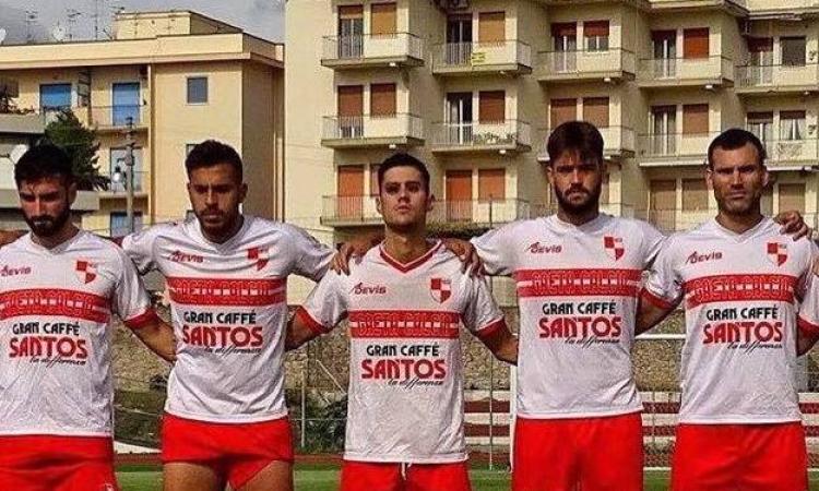 Tutti in fila, i sei ragazzi spagnoli del Gaeta