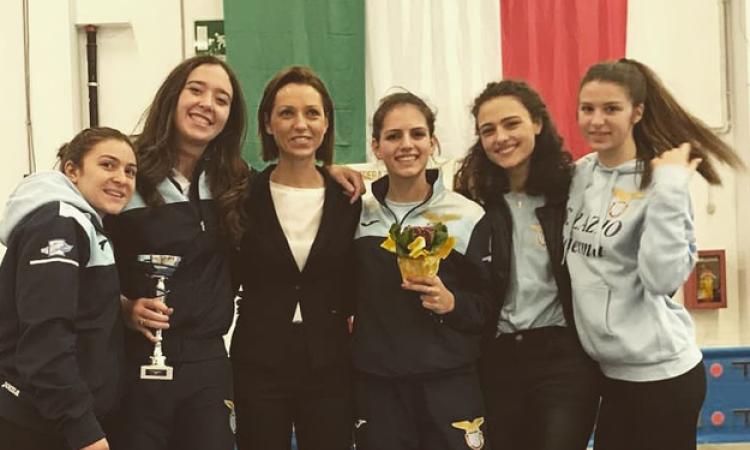 Le ragazze della Lazio con la Vezzali ©Cotoloni