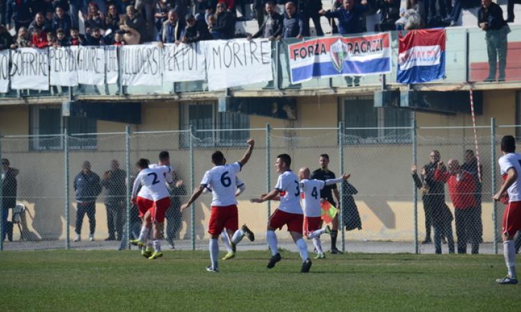 L&amp;apos;esultanza dei giocatori del Villalba dopo il gol partita di Prioteasa (foto Torrisi)