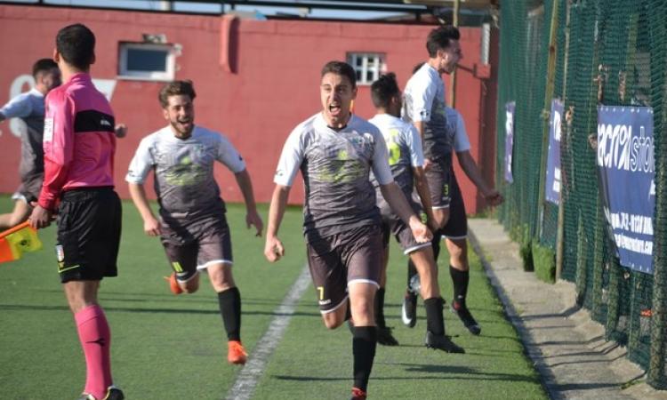 Di Mena esulta dopo il gol