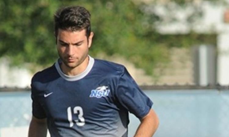 Flavio Devoto, con la maglia del college