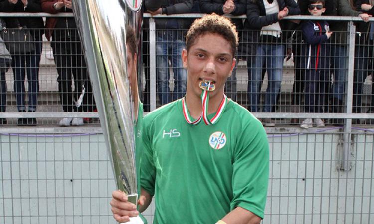 Pepe con la coppa del TdR ©GiardinettiGarbatella