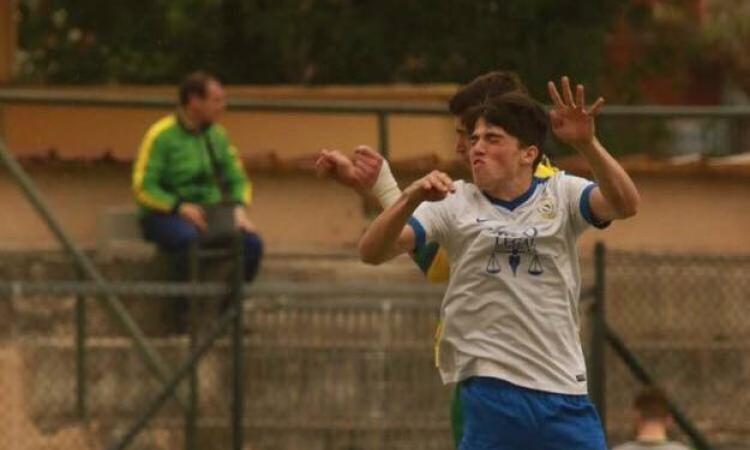 Il giovane Lorenzo Mari in azione al Campo Roma (foto Panella)