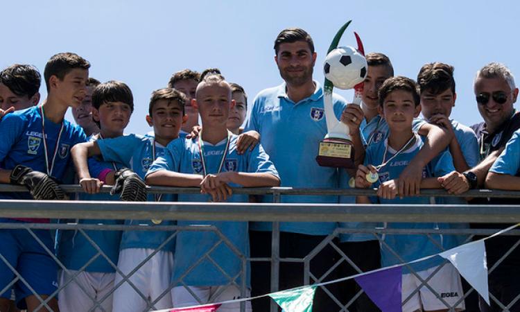 Mario Guida ed i calciatori dell&amp;apos;Anzio