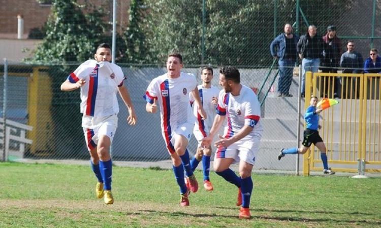 Forcina continuerà ad esultare in rossoblu (foto Porcu)