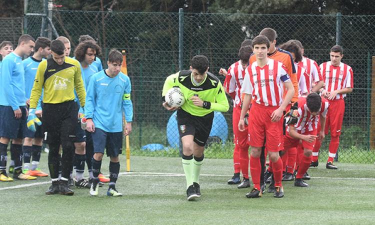 Ingresso in campo di Atletico 2000 - Carso ©Lori