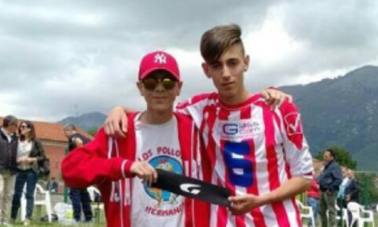 Alessandro Fabrizi con un compagno della Pro Calcio
