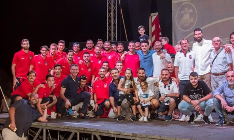 Giocatori e dirigenti del Ceccano durante la presentazione della squadra