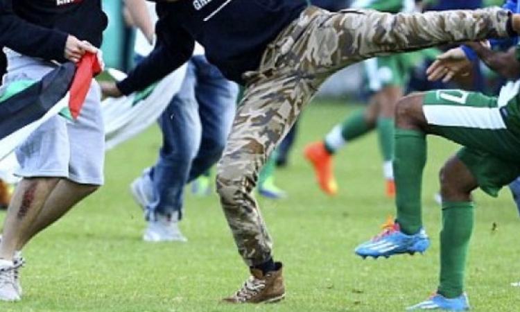 Bastoni e guerriglia: "La vita in pericolo per una partita"