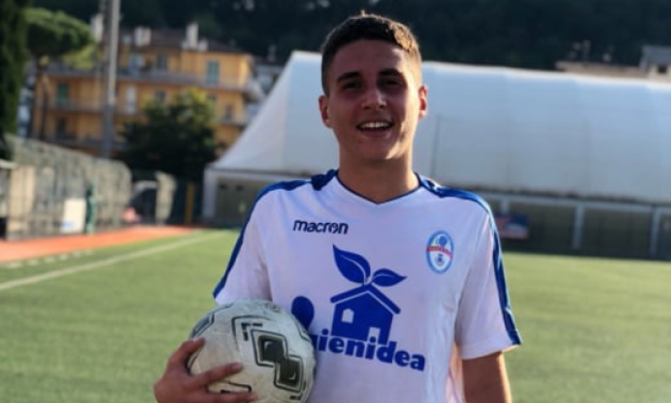 Federico Colacicco che porta il pallone a casa