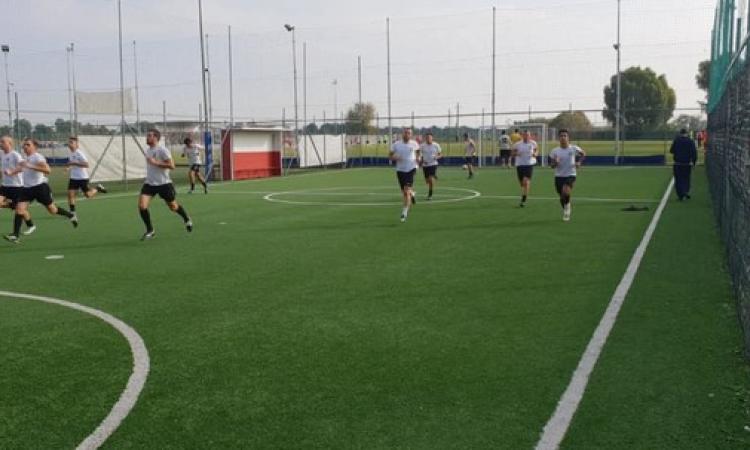 La squadra durante il riscaldamento ©Facebook Amici del Dragona