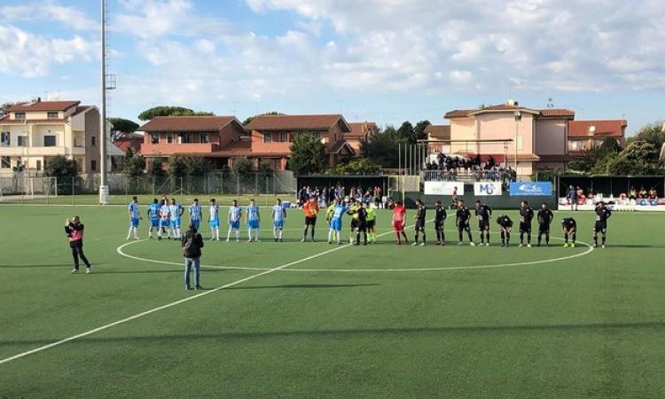 Le due squadre schierate a centrocampo: Sff ed Aprilia
