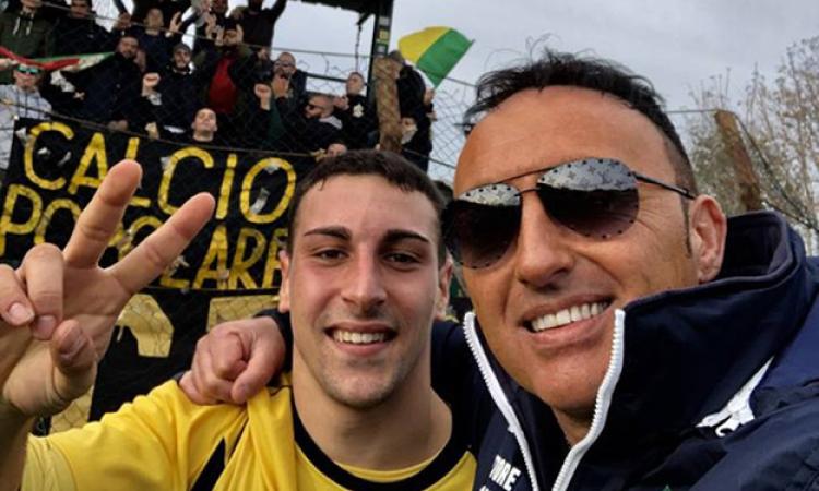 Il direttore generale con un suo calciatore
