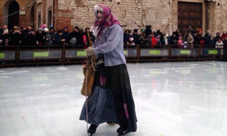 La Befana si mette i pattini: appuntamento all'Ice Park