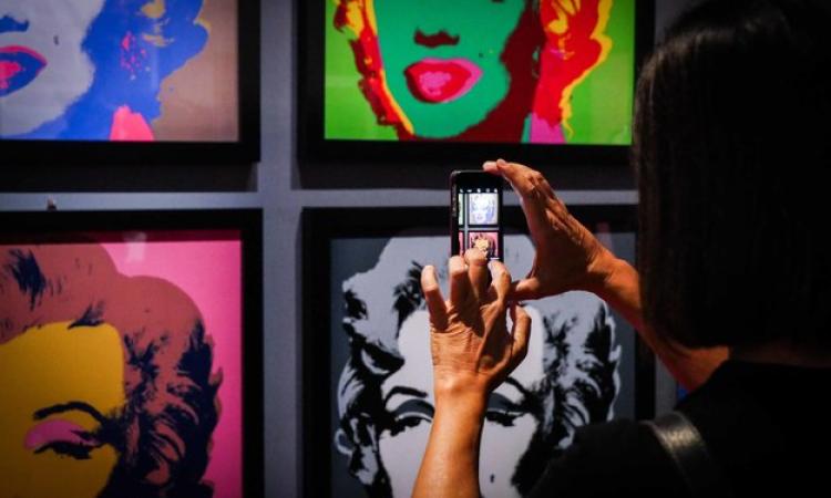 Grande successo per Andy Warhol durante le feste