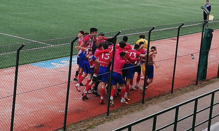 L&amp;apos;Atletico Vescovio esulta dopo il gol liberatorio del 3-2 @Gaz_Reg