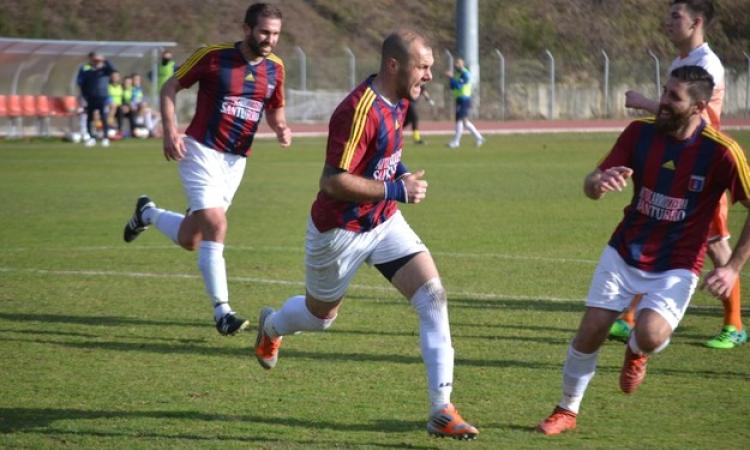 Halauca esulta dopo il gol con la Roma VIII