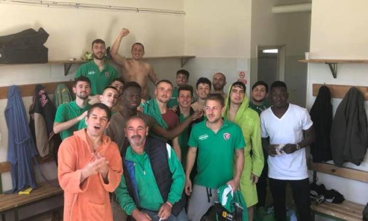 L&amp;apos;Alatri fa festa negli spogliatoi (Foto Facebook)