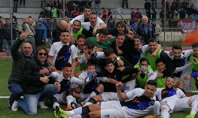 La gioia dei nerazzurri al triplice fischio (©Civitavecchia)