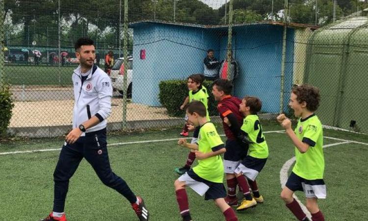 I ragazzi della Totti festeggiano dopo il rigore decisivo