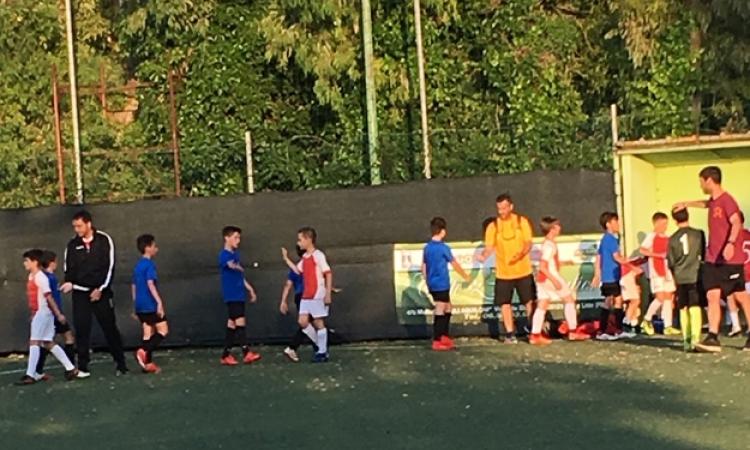 I ragazzi di Romulea ed Arsenal si salutano a fine gara