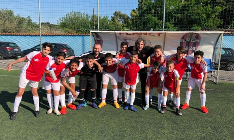 Squadra dell&amp;apos;Arsenal G.S. in posa a fine gara dopo la vittoria