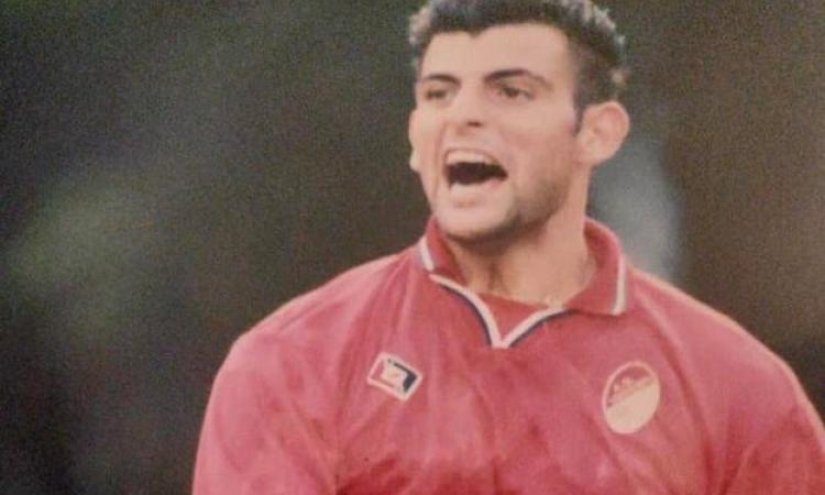 L&amp;apos;esultanza di Mancini dopo l&amp;apos;esordio con gol in Lodigiani-Catania a 17 anni