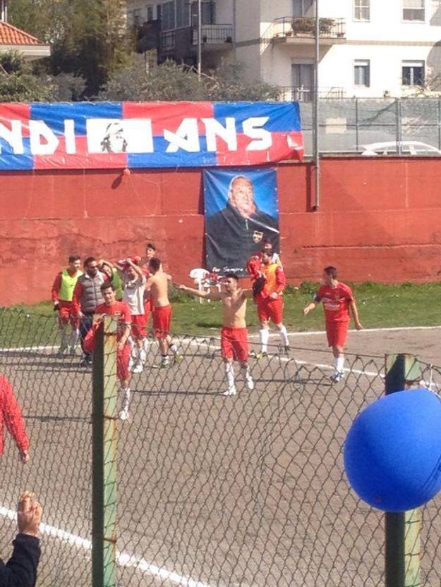 La squadra esulta dopo una vittoria