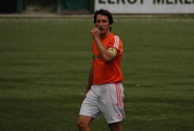 Stefano Di Felice con la maglia del Futbolclub