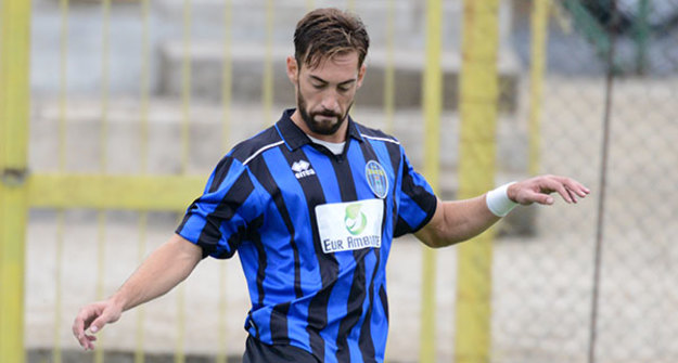 Emiliano Leone con la maglia del Civitavecchia foto © crlazio.info