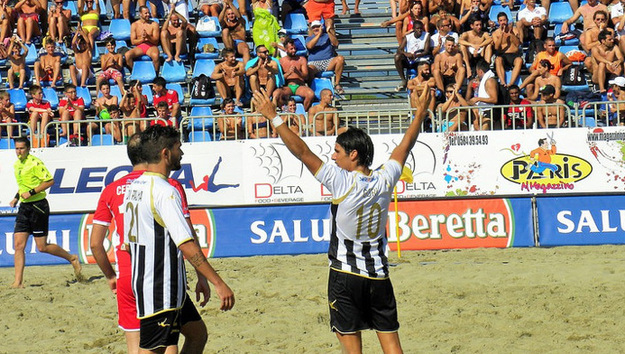 Il Viareggio si assicura il primato del girone A della Serie A Enel. ©viareggiobeachsoccer.it