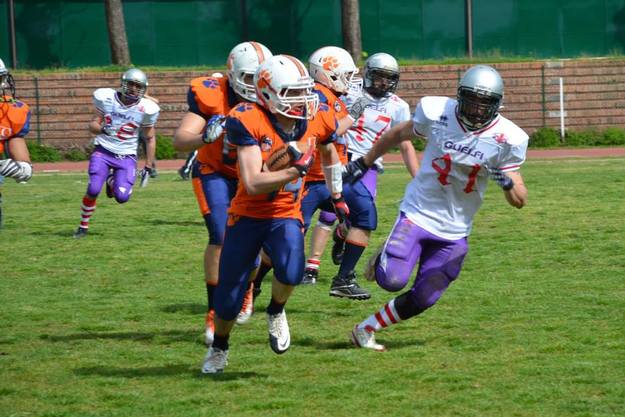 Un'immagine di gioco nel match contro i Guelfi