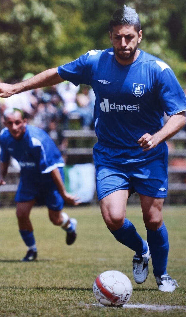 Roberto Romagnoli con la maglia dell'Almas