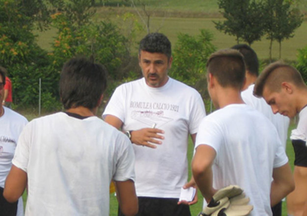 Catini, tecnico amaranto oro. Foto Facebook S.S. Romulea